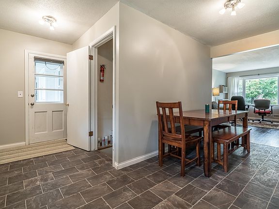 3rd image of 3106 39th Ave NE #1