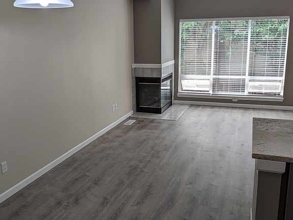 2nd image of 1615 Bellevue Way NE APT 3