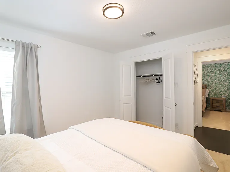 6028 Urbano Bnd — Photo 20