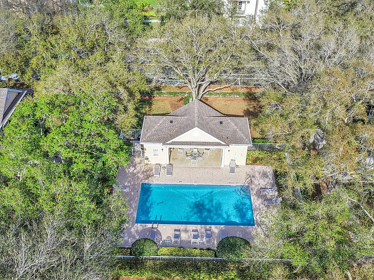 133 Wentworth Ct — Photo 39