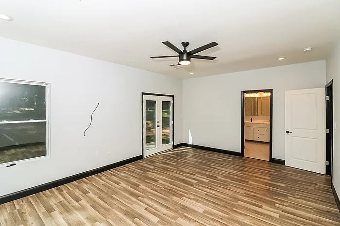 1433 Willow Dr — Photo 9