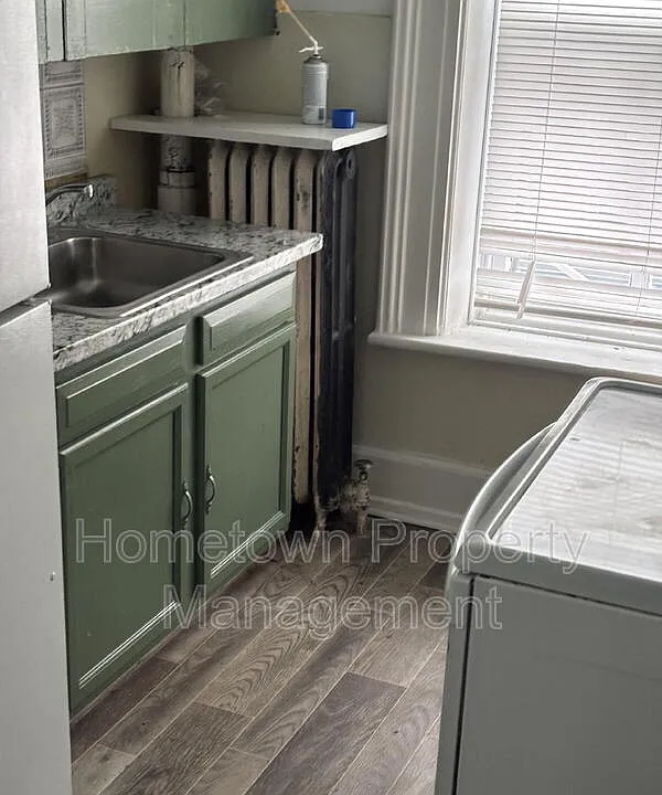 319 E Sunbury St #3