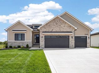260 NW Copperleaf Ct, Waukee, IA 50263