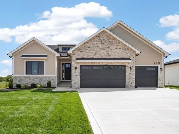 260 NW Copperleaf Ct, Waukee, IA 50263