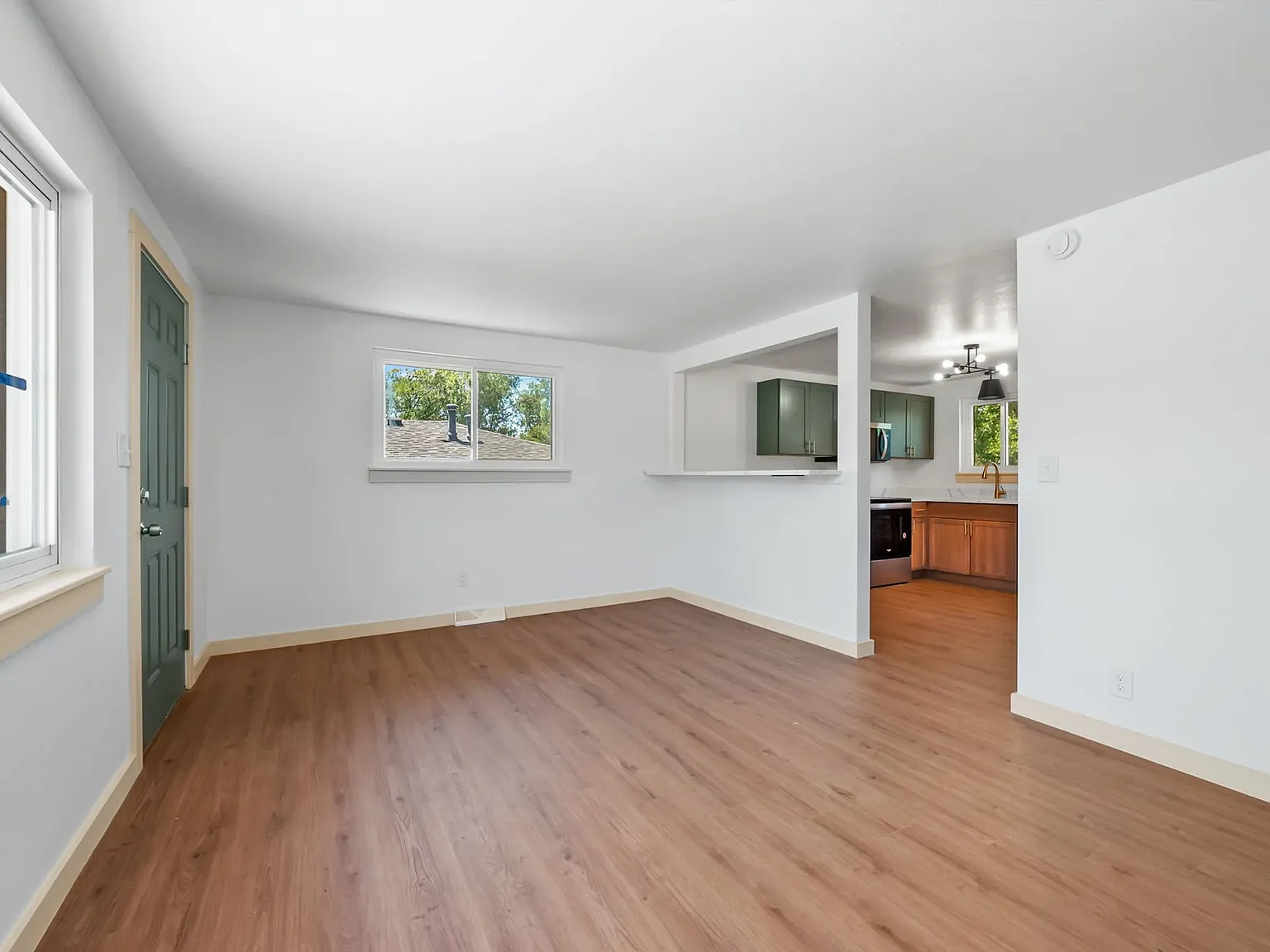 3 bed, 1625 sqft, $2,250 — Photo 2