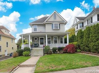 11 Capitol Heights Rd, Oyster Bay, NY 11771
