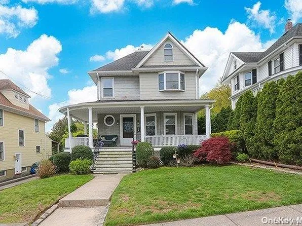 11 Capitol Heights Road, Oyster Bay, NY 11771