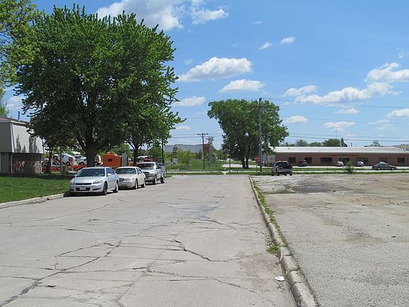 4th image of 211 Avenue M