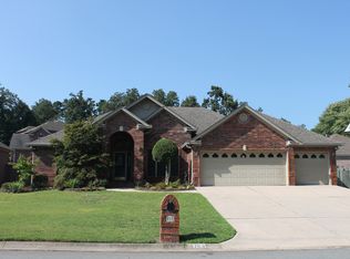 153 Calais Dr, Maumelle, AR 72113
