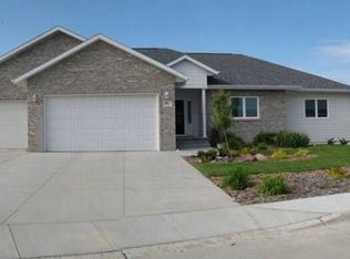 1811 W 49th St, Kearney, NE 68845