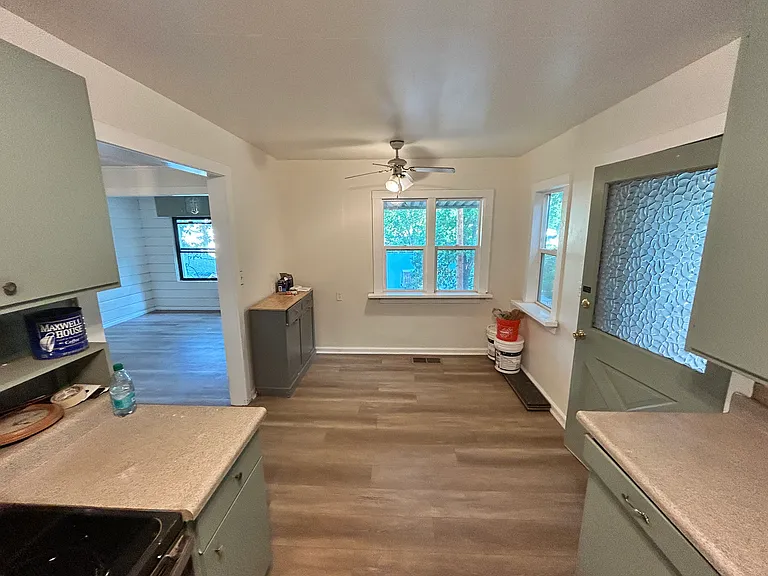 897 Union St — Photo 4