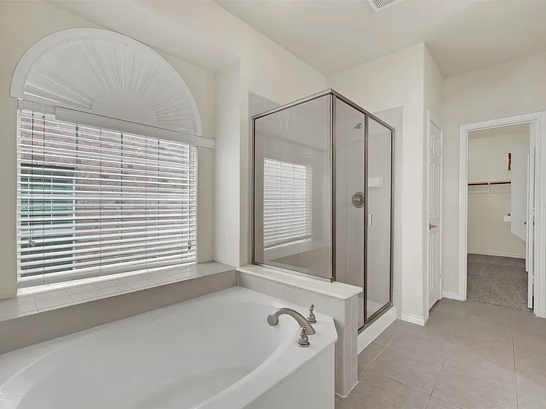 10438 Coach House Ln — Photo 25