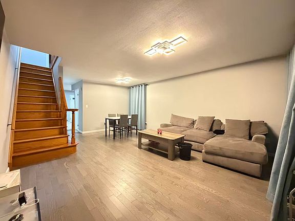 5th image of 130 Levit Ave