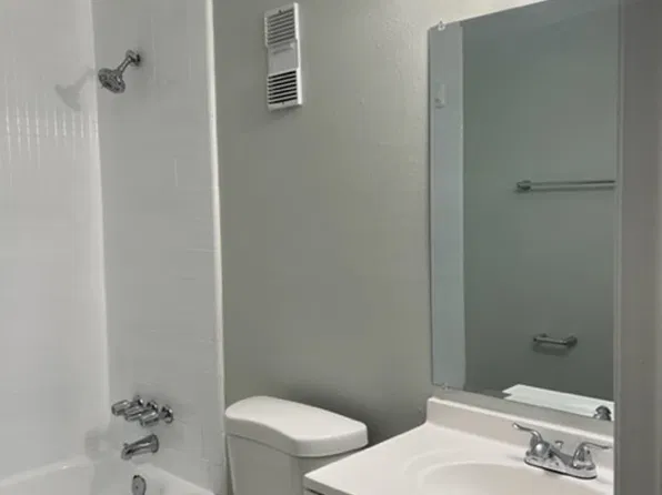 Salisbury Apartments, 125 S Salisbury Ave APT A2, Deland, FL 32720