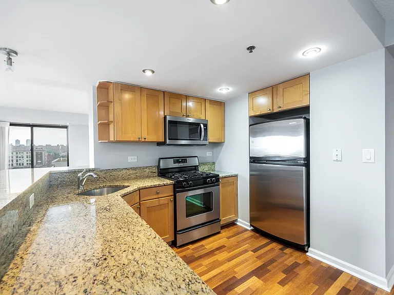 700 1st St #8H — Photo 5