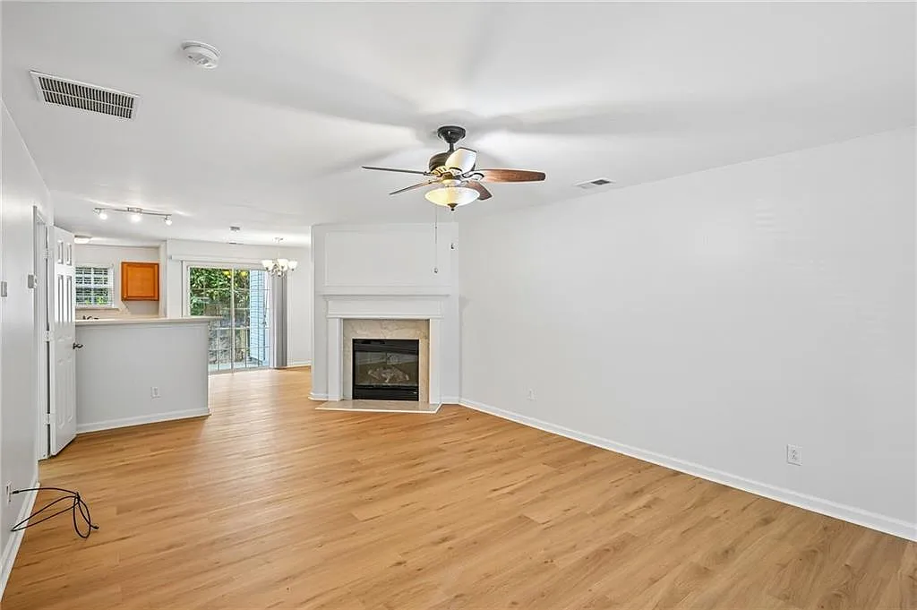 3 bed, 2.5 bath, 1512 sqft, $1,995 — Photo 4
