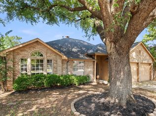 2818 Glen Ridge Dr, Arlington, TX 76016