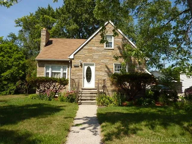 24917 Flower Ave photo 1