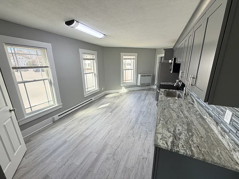 28 King St #2 — Photo 5