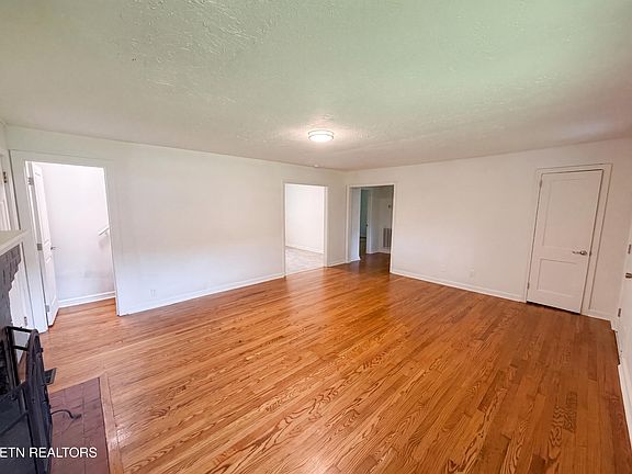 3rd image of 119 Old State Cir