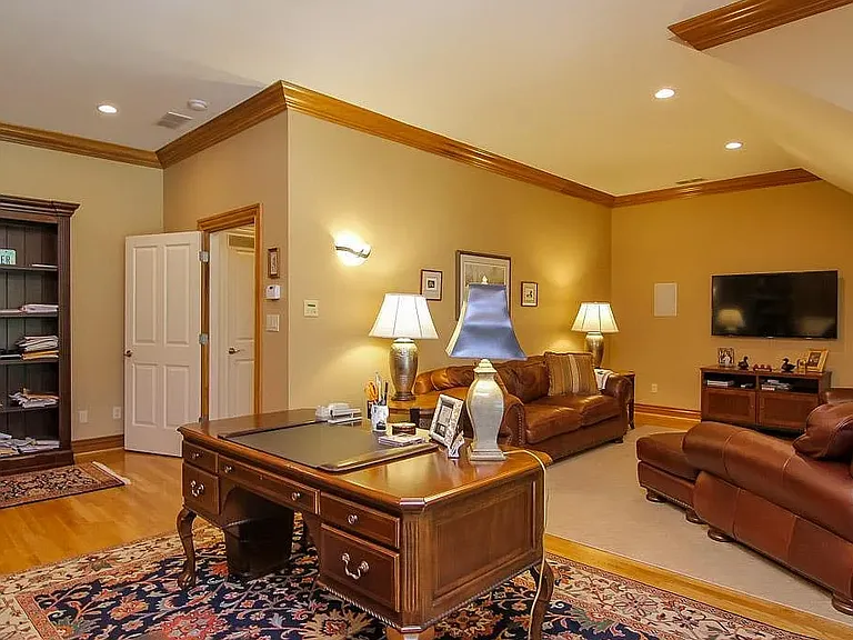 13204 Longwood Ln — Photo 24