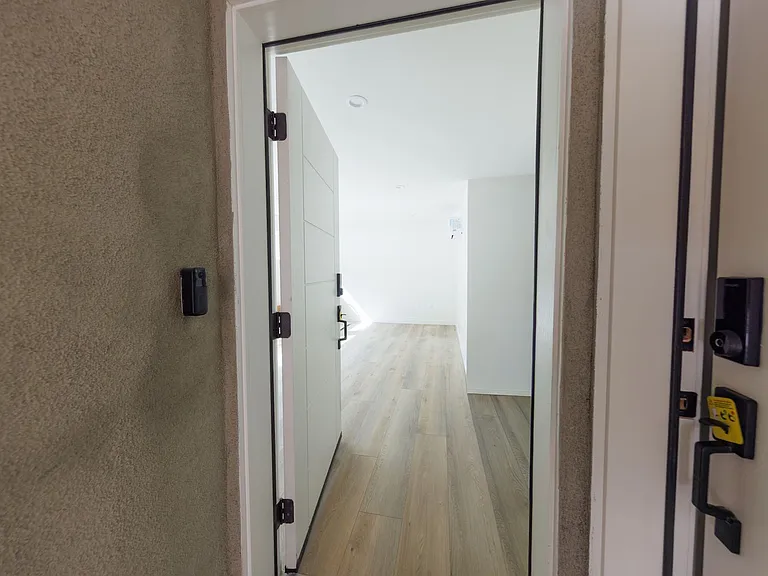 5933 Comey — Photo 7