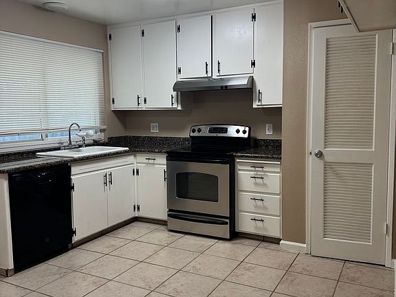 3rd image of 1215 Lorene Ave