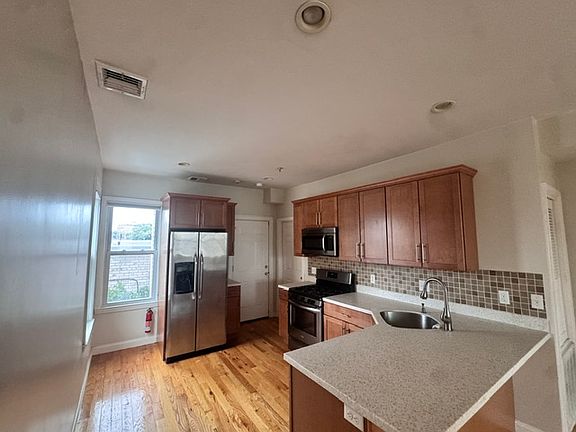 4th image of 136 K St #2