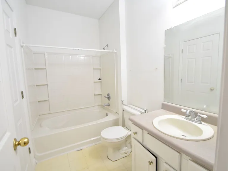 1202 Walden Park Dr — Photo 9
