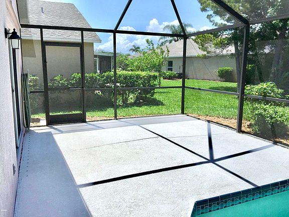 3rd image of 974 Villa Dr