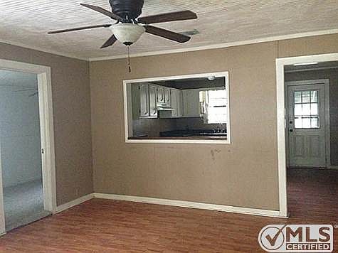 2nd image of 2412 Greenway Dr