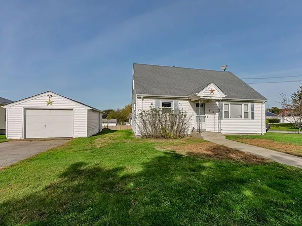 92 Brackett Ave, Tiverton, RI 02878