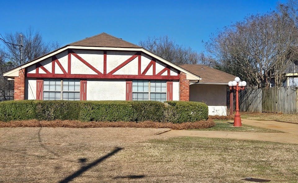 1st image of 429 Avon Rd