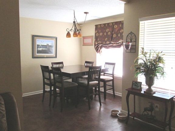4th image of 514 Woodland View Dr