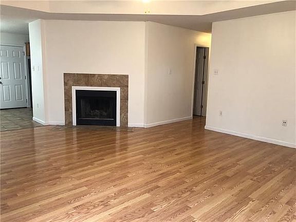 2nd image of 106 Beau Chenes Dr