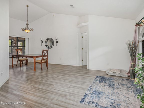 4th image of 1356 Canary Dr