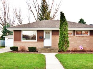 1531 Magnolia Dr, Waukesha, WI 53188