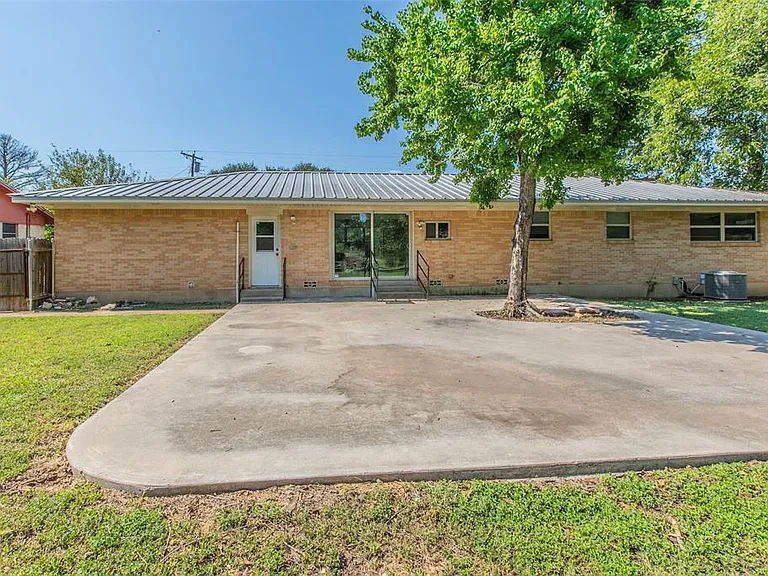 3025 Orchard Ln — Photo 9