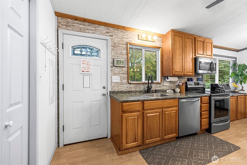 4th image of 504 Colville Way
