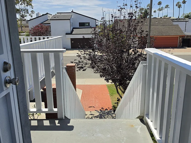 957 Oyster St — Photo 10