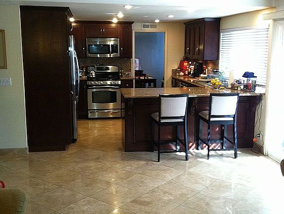 Kitchen, sitting bar, lounge