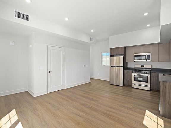 2nd image of 840 N Fair Oaks Ave #108