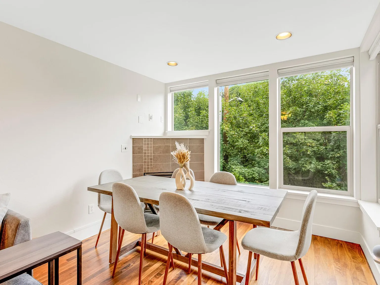 3 bed, 2.5 bath, 1283 sqft, $3,700 — Photo 3