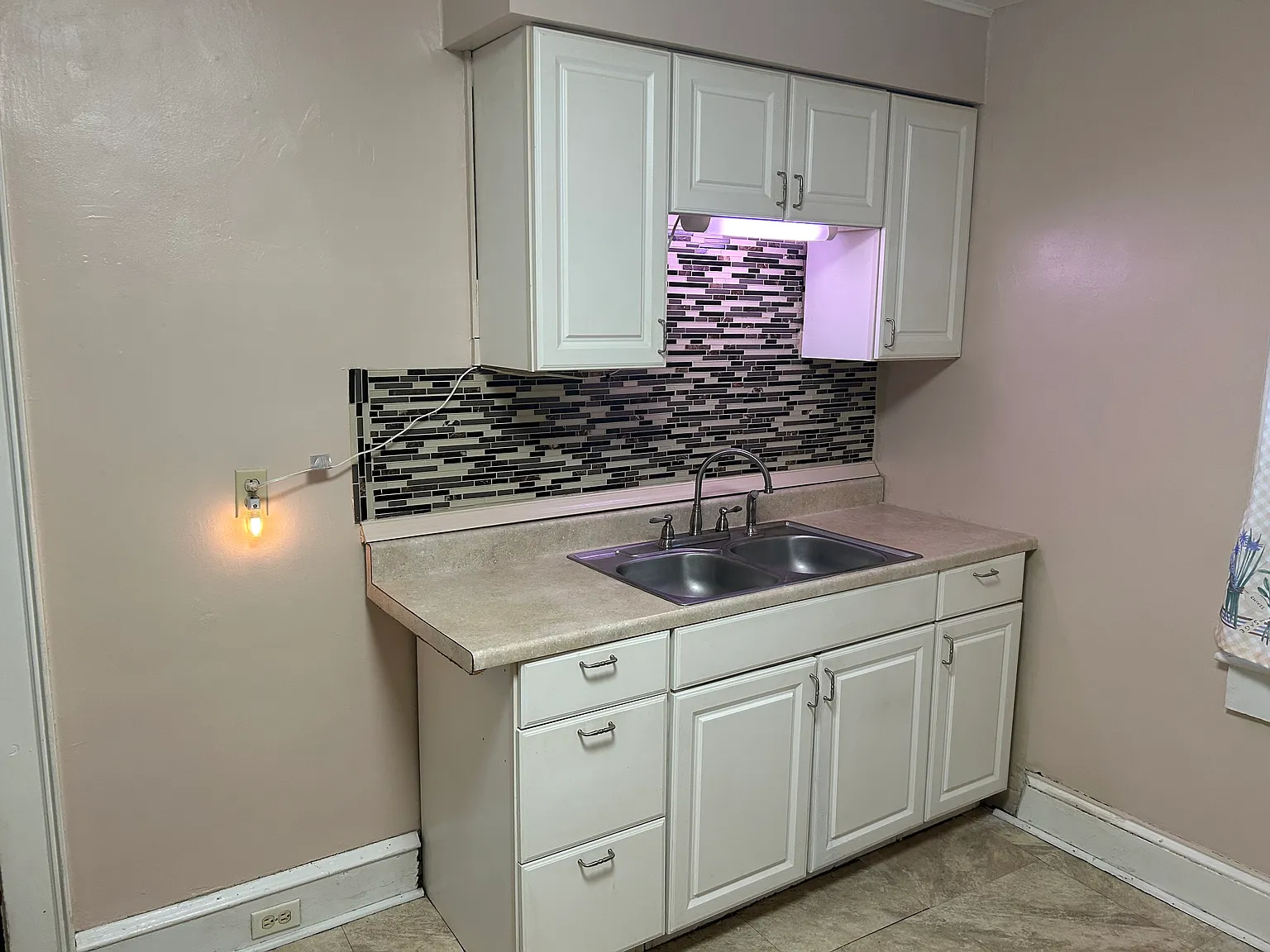 2 bed, 750 sqft, $1,275 — Photo 2