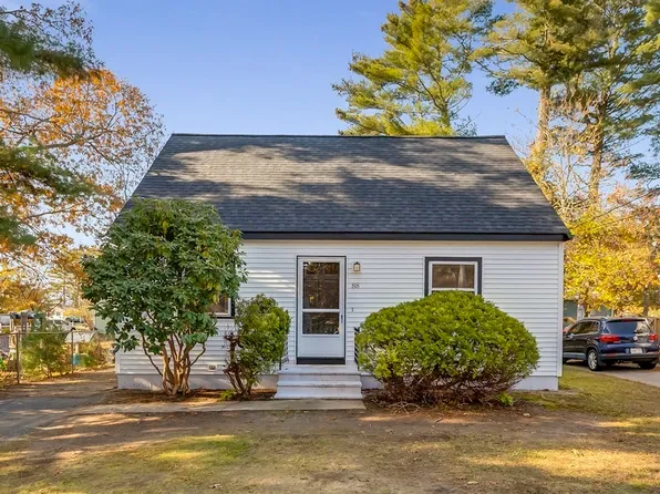 88 Hathaway St, Wareham, MA 02571