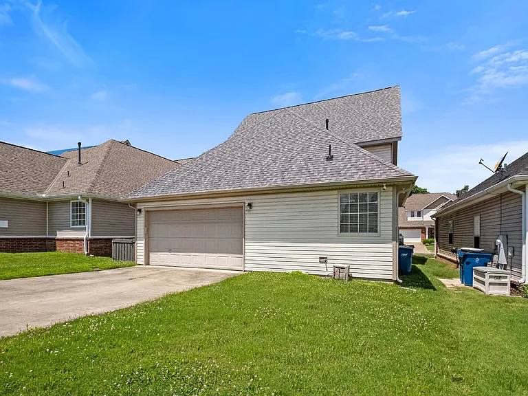 1514 NE Young Ave — Photo 29