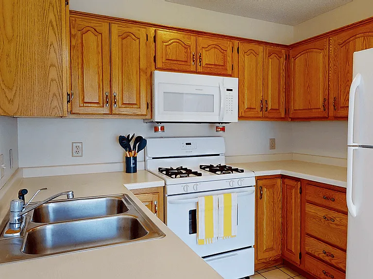 French Creek Townhomes — Photo 10