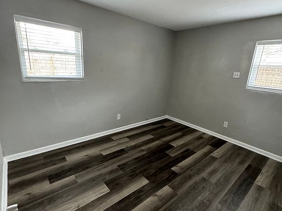 3rd image of 329 Dauphin Ln