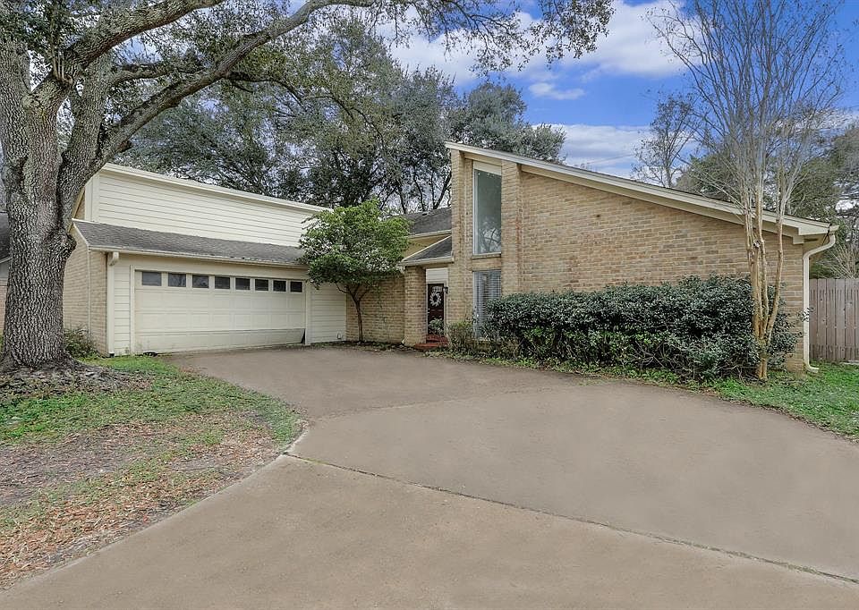 1st image of 4402 Belle Hollow Dr
