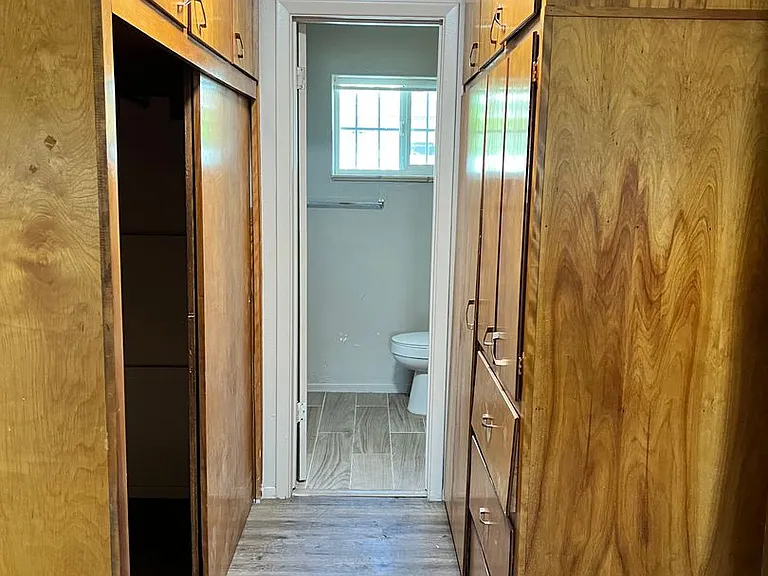 305 Charleston Dr. NE — Photo 9